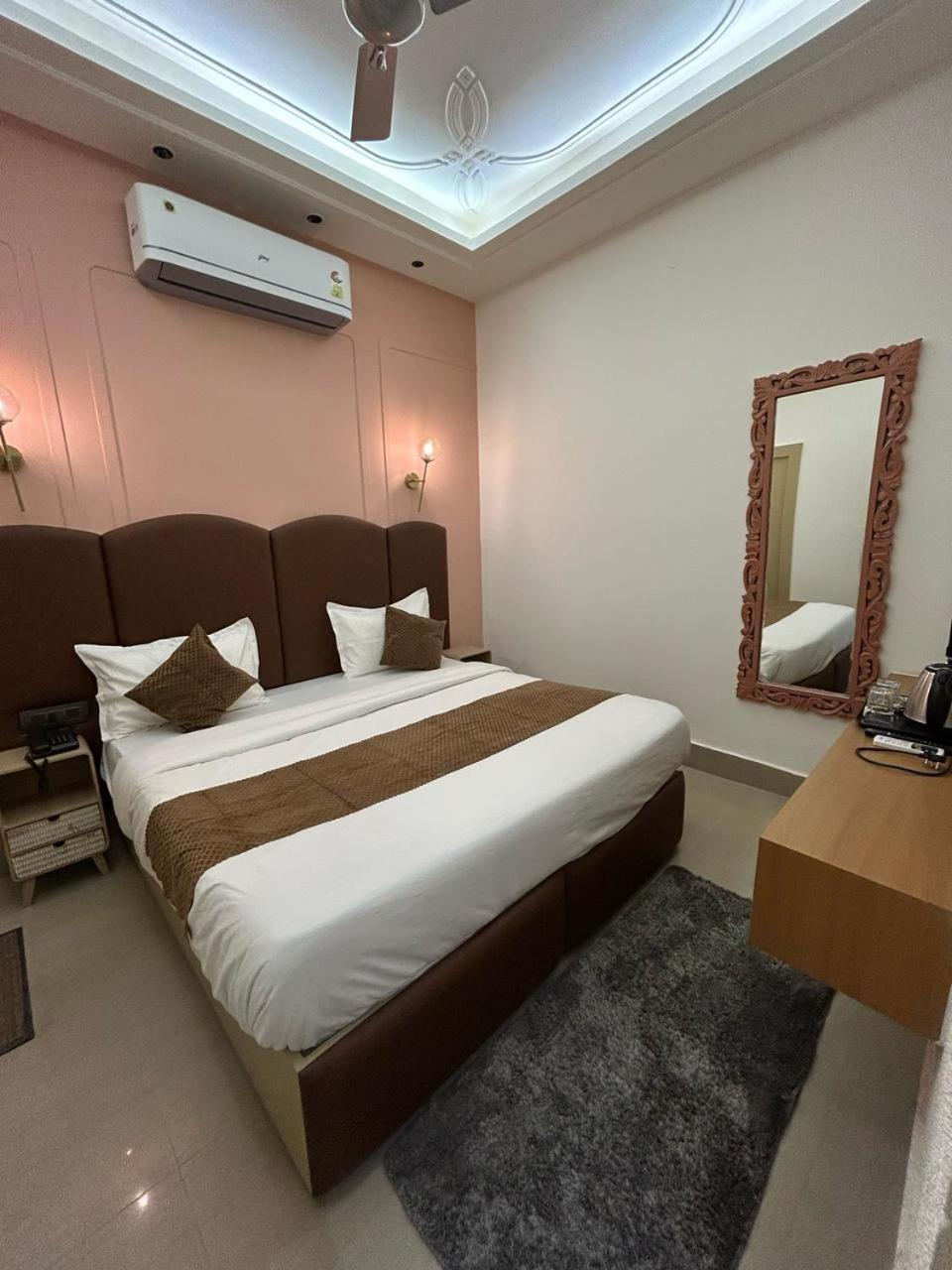 Divine Hotel Karnāl 외부 사진