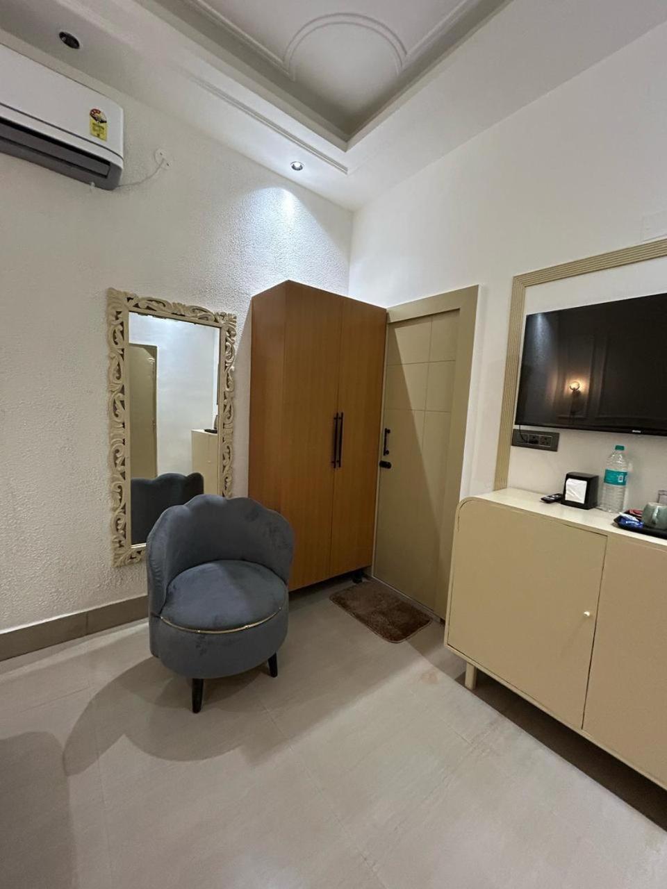 Divine Hotel Karnāl 외부 사진