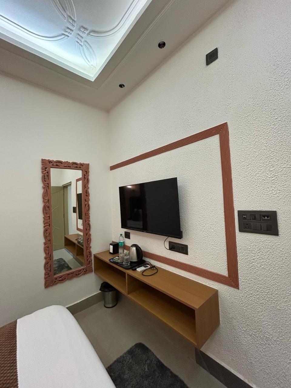 Divine Hotel Karnāl 외부 사진