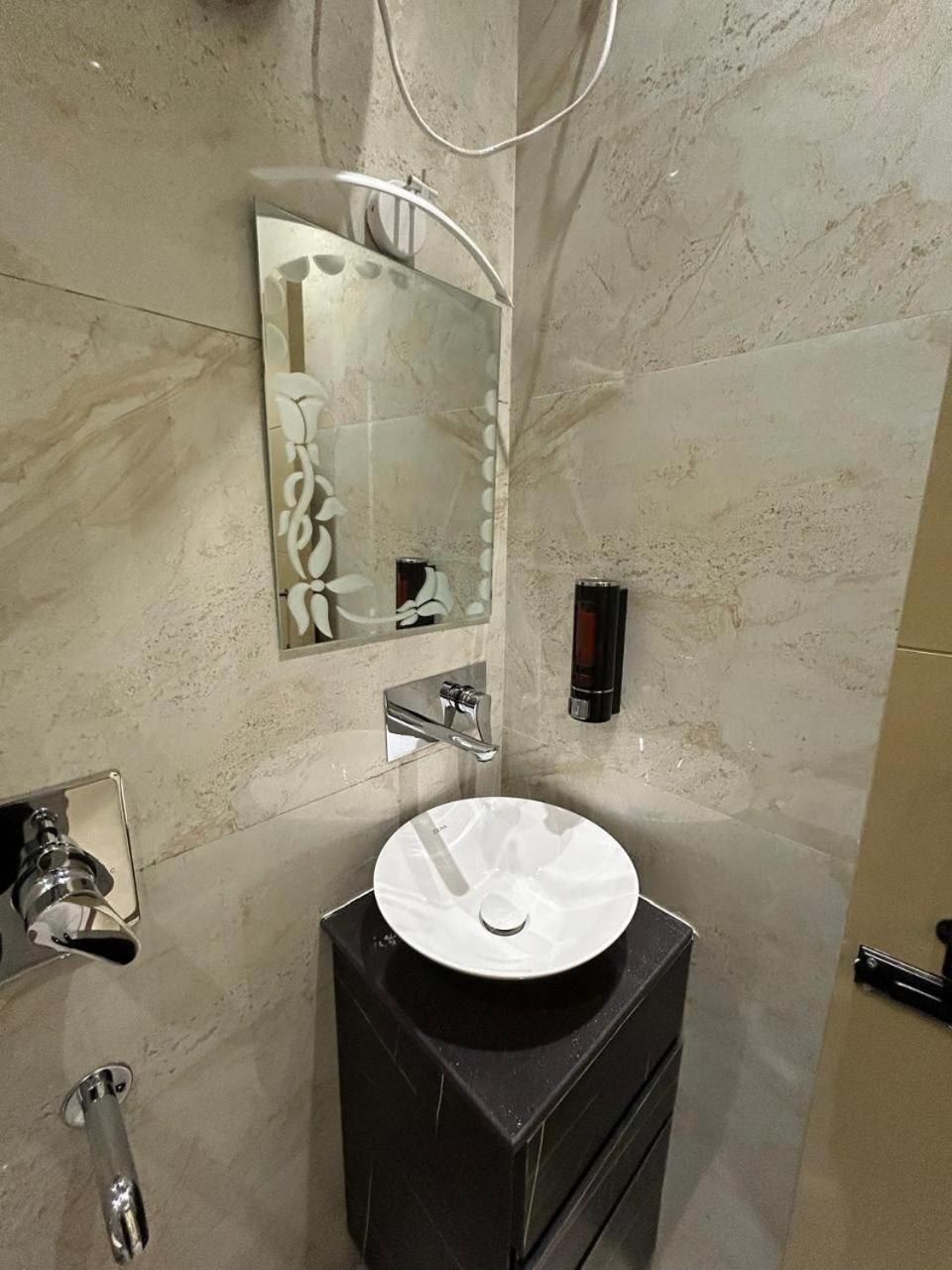 Divine Hotel Karnāl 외부 사진